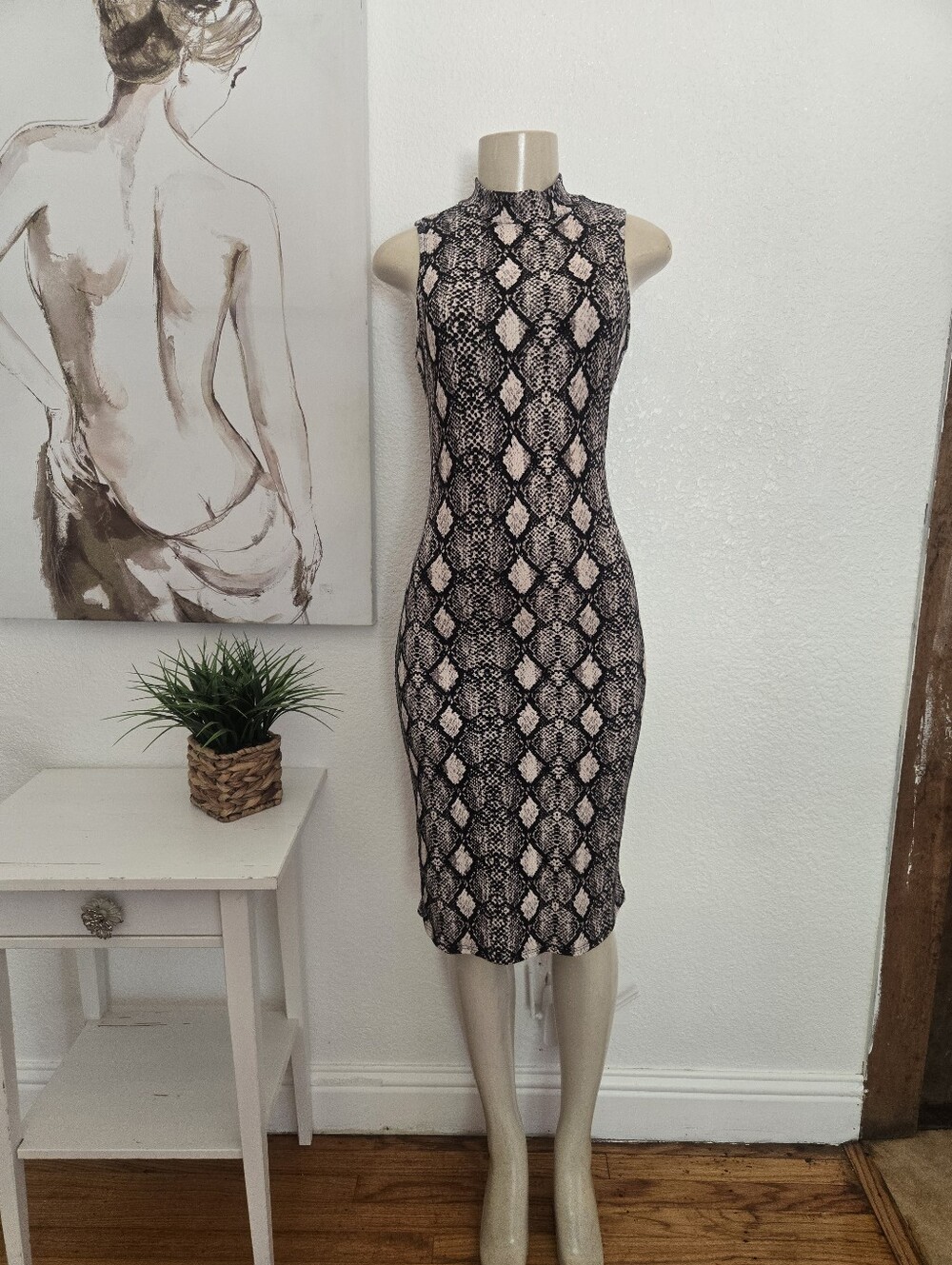 NWT Sleeveless Snake-Print Bodycon Dress in Black and Cream Size Small